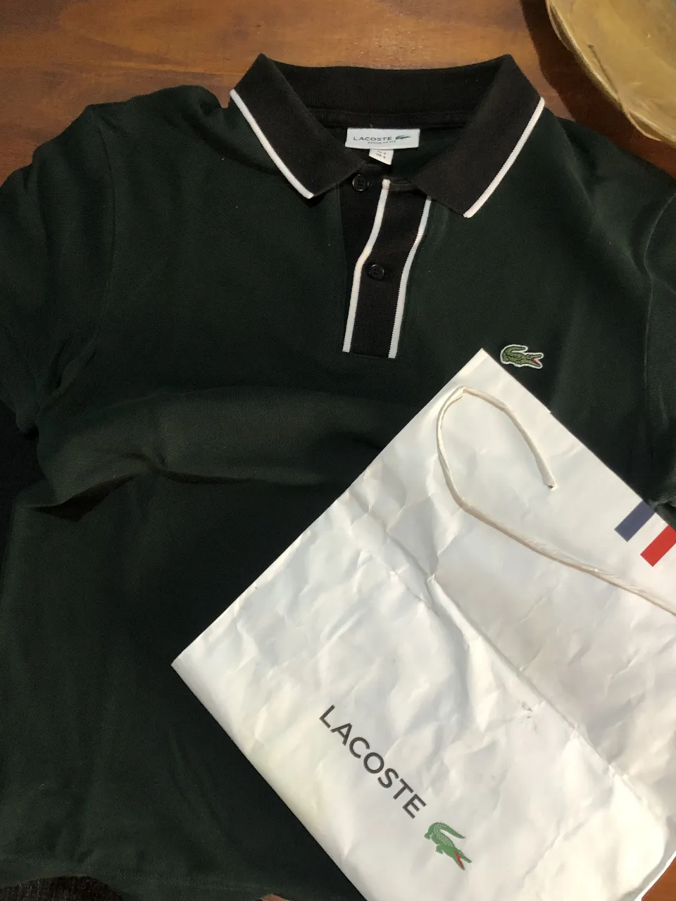 Chomba Lacoste, talle s, impecable estado, la compté chica para mi, por eso la vendo. Comprada en distrito arcos.