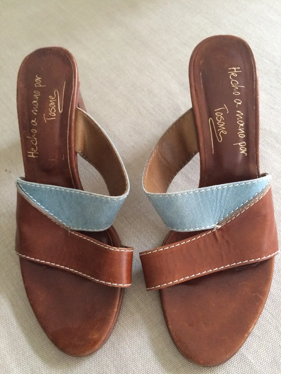Sandalias TOSONE DE COLECCIÓN  37 de cuero marrón con detalles en celeste. HECHAS A MANO por Tosone. ÚNICAS !! 