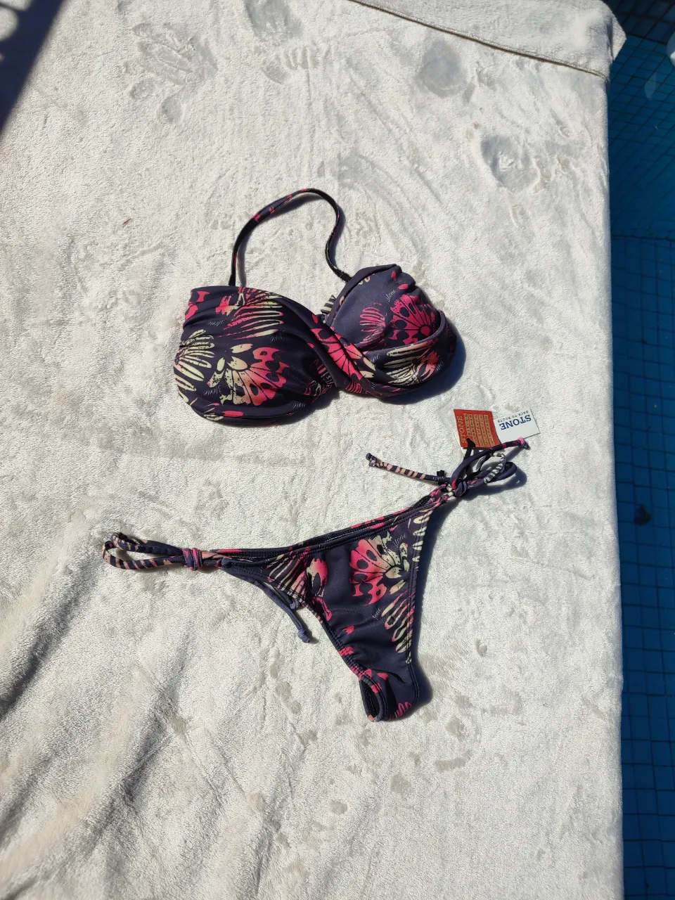 Bikini Stone - Vista 7