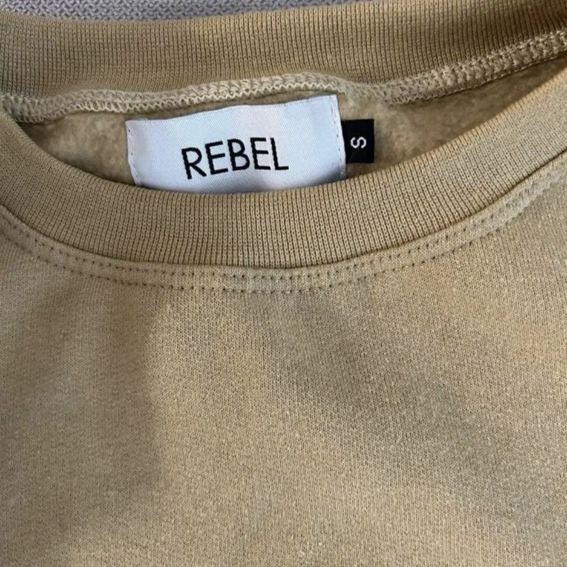 Buzo Rebel - Vista 3