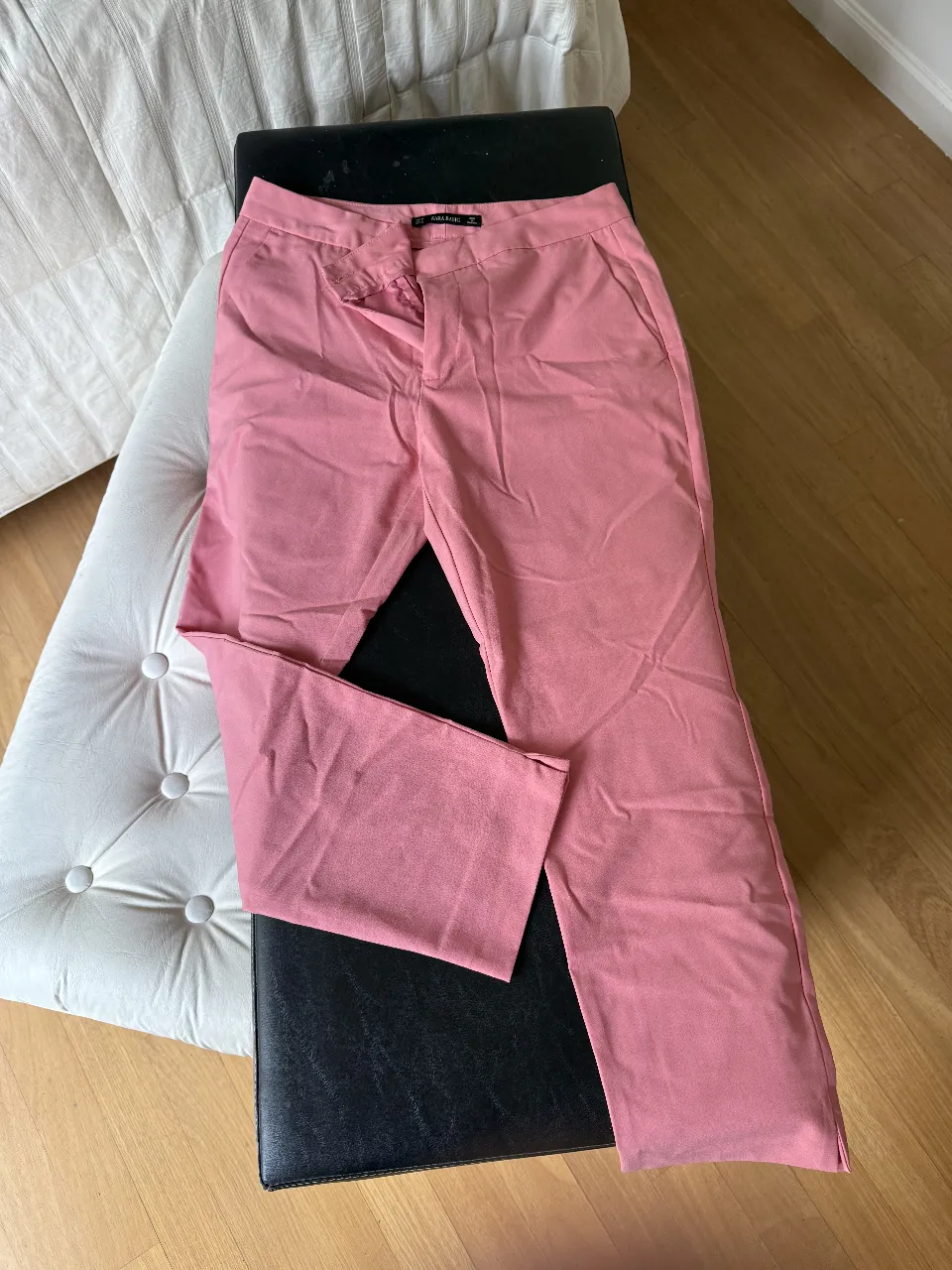 Pantalón sastrero de mujer, color rosa. Marca Zara Basic, talle EUR 38, Ideal para un look elegante y moderno.