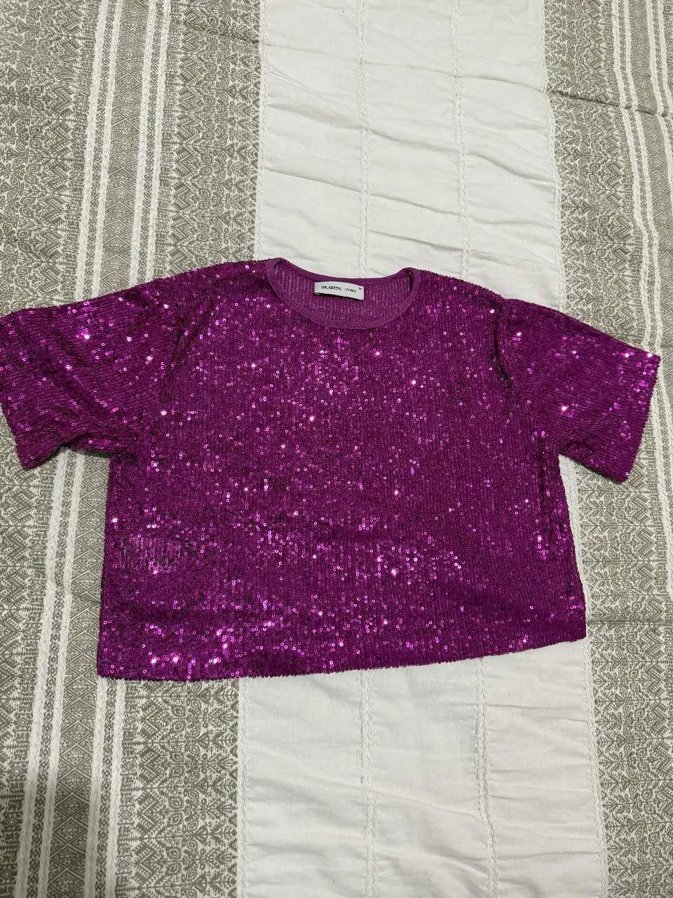 Top de fiesta fucsia con lentejuelas. Ideal para eventos y salidas nocturnas. Un básico para armar looks de impacto. Talle único 