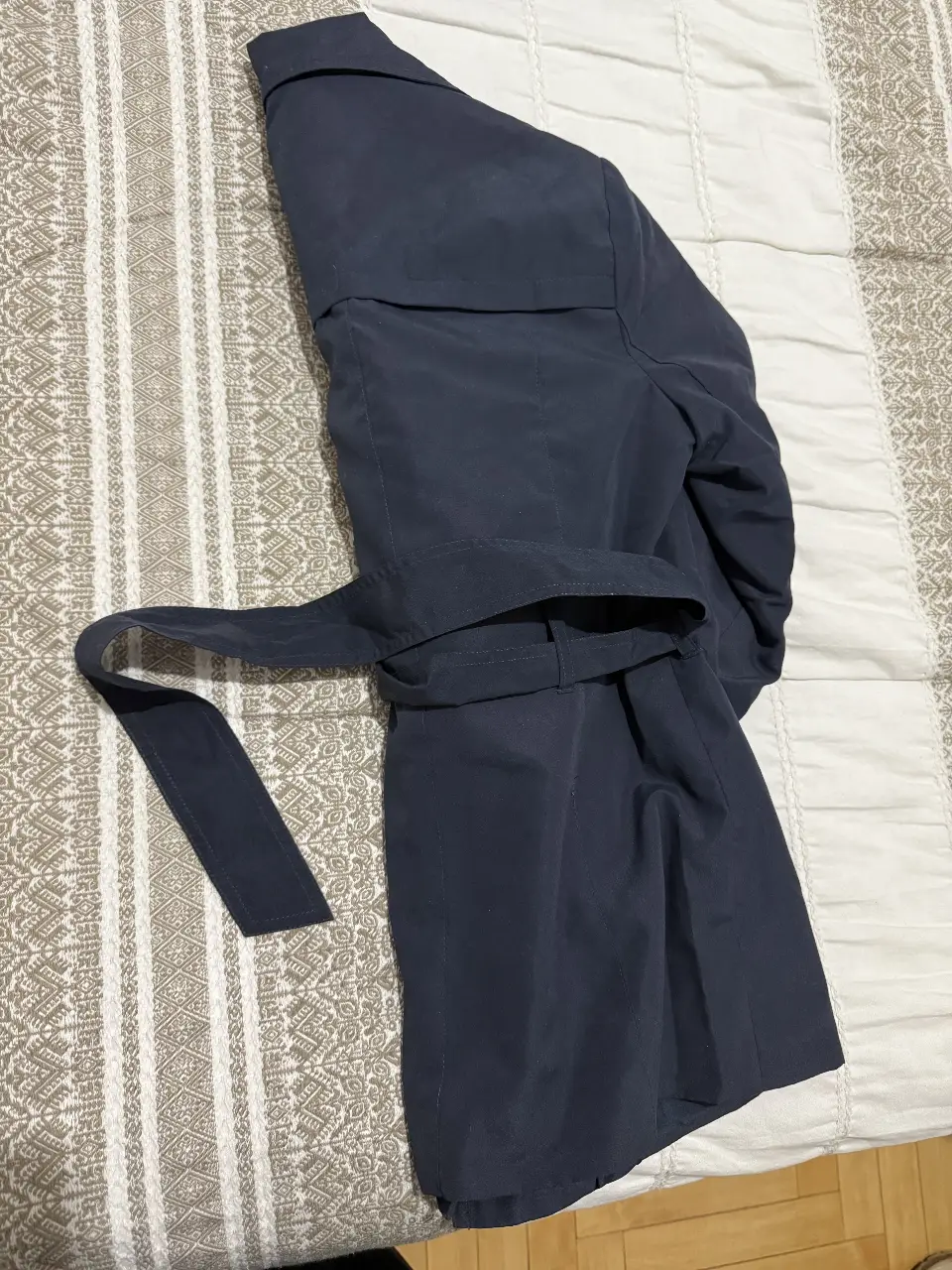 Trench coat azul marino para mujer, ideal para la lluvia y el invierno. no impermeable. Con cinturón para ajustar la cintura y un estilo elegante. UK 8 