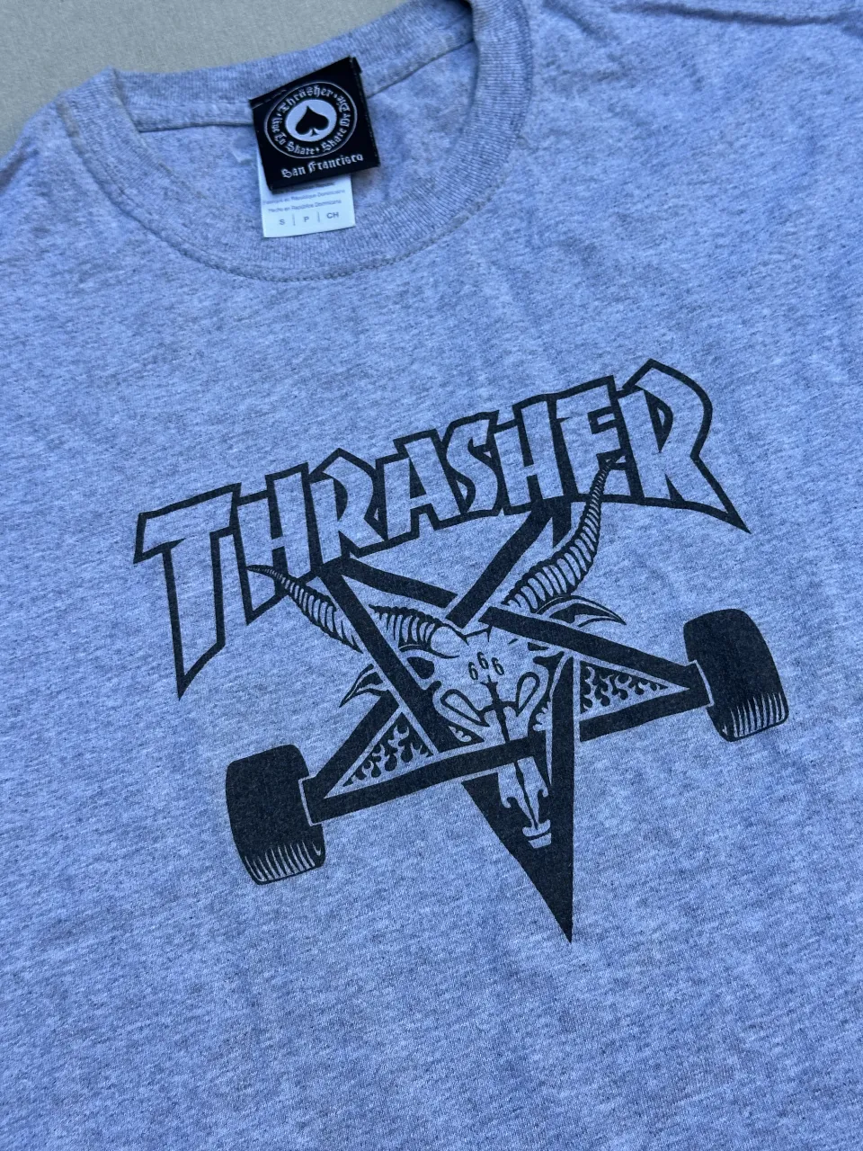 Remera Thrasher - Vista 3