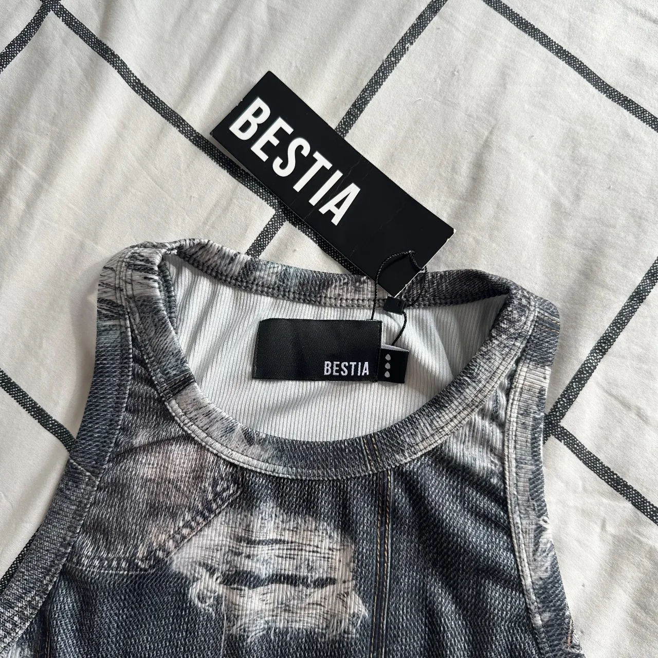 Musculosa Bestia - Vista 2