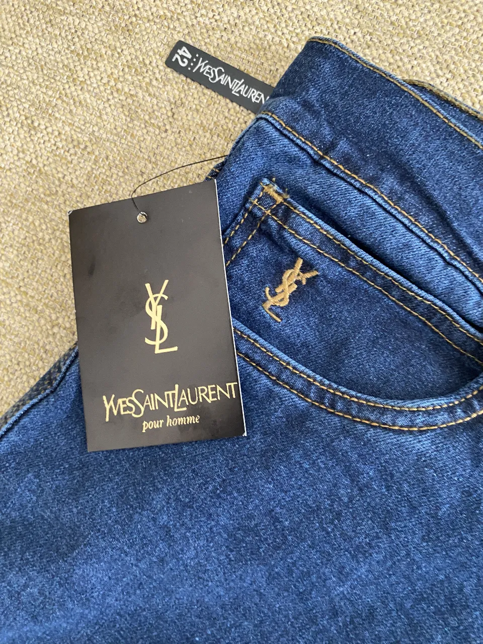 Jean Yves Saint Laurent - Vista 2