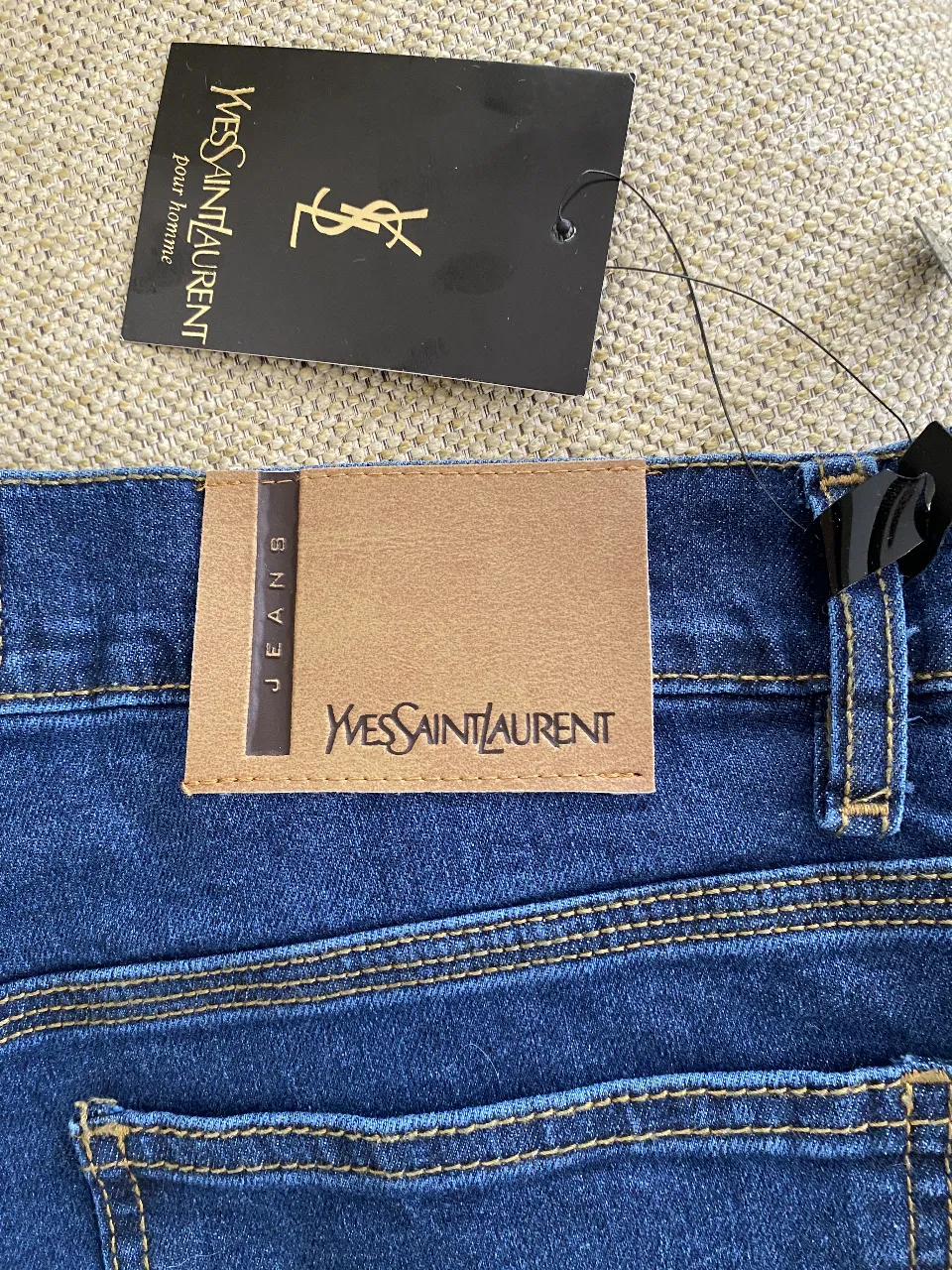 Jean Yves Saint Laurent - Vista 4