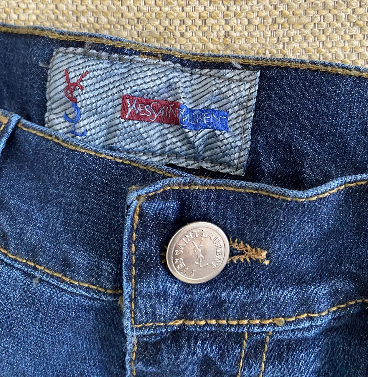 Jean Yves Saint Laurent - Vista 5