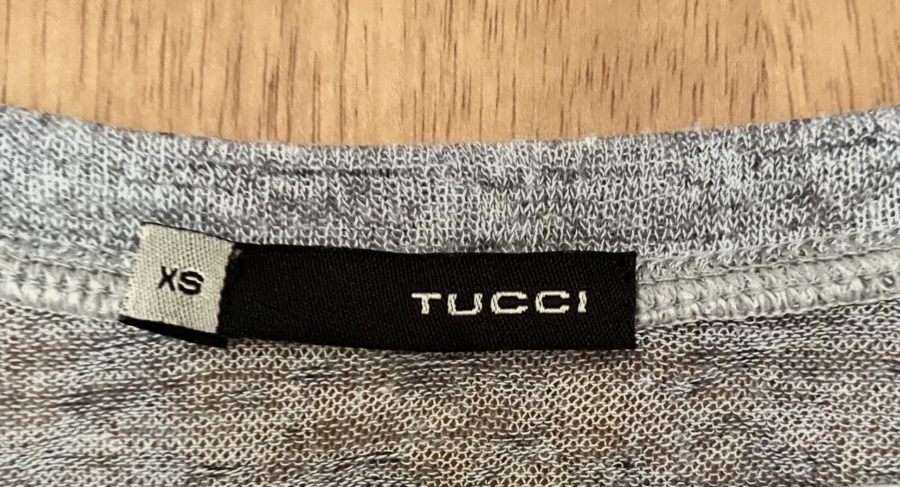 Remera Tucci - Vista 2