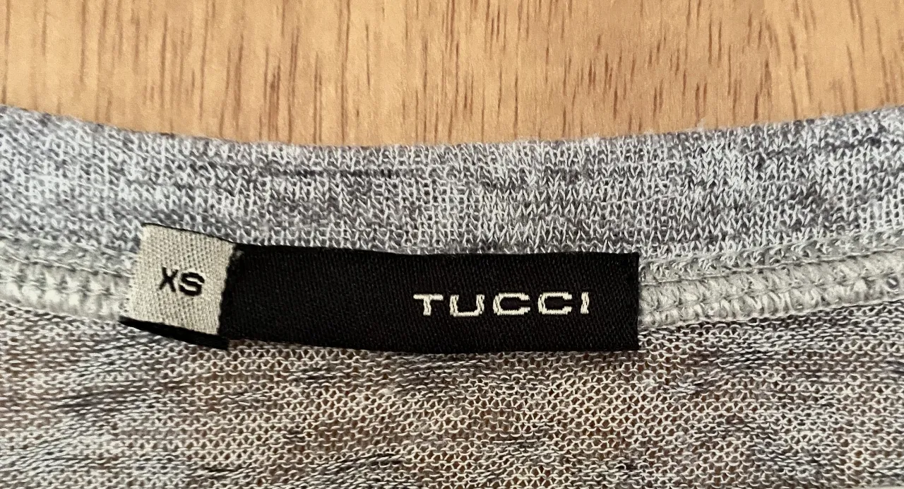 Remera Tucci - Vista 2