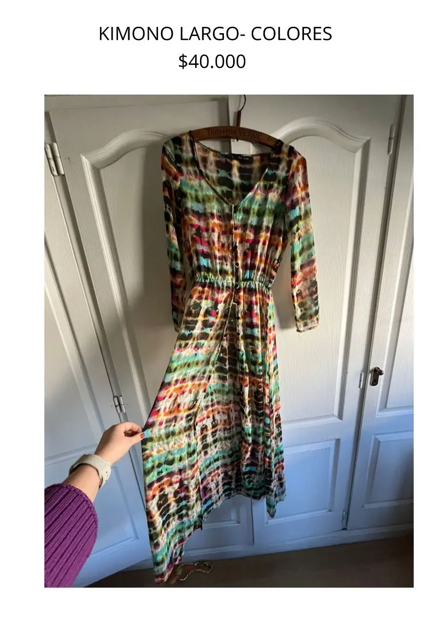 kimono largo de colores, ideal para el verano. Confeccionado con tela liviana y fresca, perfecto para un look casual y bohemio. cuenta con botones frontales de arriba abajo para utilizar como vestido con transparencia.