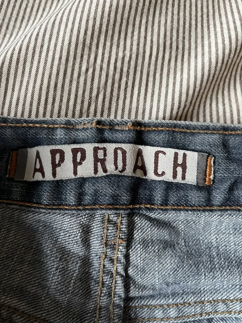 Jeans Approach de hombre, corte recto, ideal para un look casual y cómodo. Perfecto para el día a día.