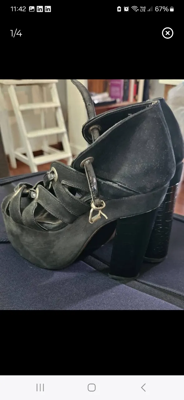 Sandalias de plataforma negras con detalles de diseño. Ideales para fiestas y eventos especiales. Muy cancheras y cómodas. Estuvieron guardadas y el interior se nota con desgaste. Se ve en la foto la suela, 1 uso real y luego guardadas.