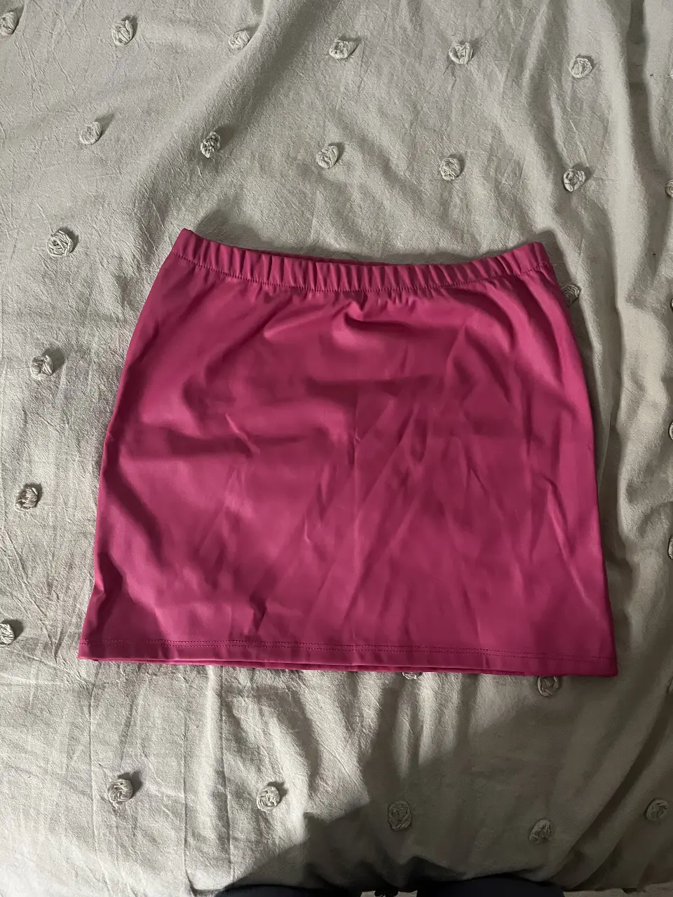 Minifalda rosa, ideal para un look Y2K. Perfecta para salidas y fiestas.