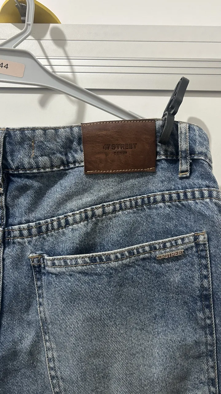 Short 47 Street - Vista 5