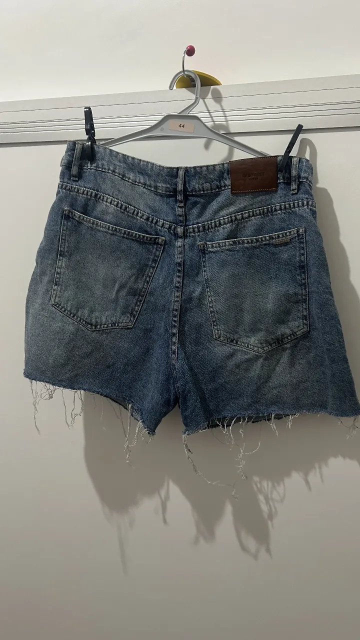 Short 47 Street - Vista 4