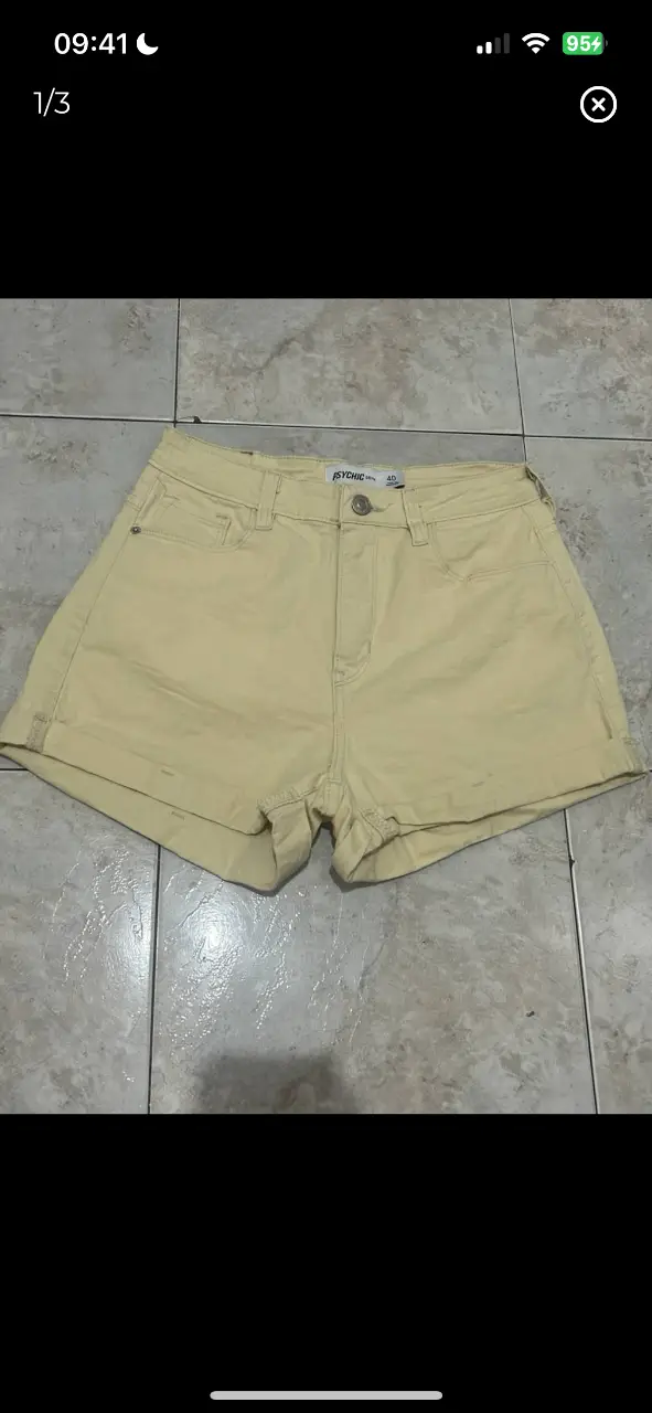 short psychic marcado como talle 40 pero muy chico, va para 36. sin uso. tiro alto. elastizado. color beige tirando a un amarillo clarito como se ve en la foto cintura 32cm, largo 28cm, cadera 49cm, tiro delantero 26cm, tiro trasero 31cm 