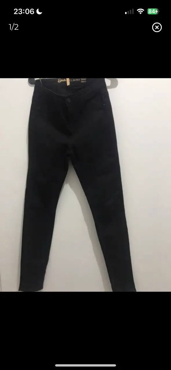 pantalón sybilla en perfecto estado, un solo uso. marcado como talle 28 pero va para un 26. elastizado. no tiene para pasar cinturón y solo tiene dos bolsillos atrás (los de adelante no son reales) cintura 32cm, cadera 42cm, largo 98cm, tiro delantero 24cm.