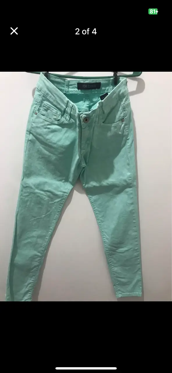 Pantalón kosiuko talle 26 elastizado tiro medio/bajo. Usado en perfecto estado, tiene el detalle de la costura, fue comprado así. Esta arrugado por estar guardado.Cintura 37cm (tiene pinzas atrás y adelante que se pueden descoser), largo 91cm, cadera 46cm, tiro delantero 21cm, tiro trasero 29cm