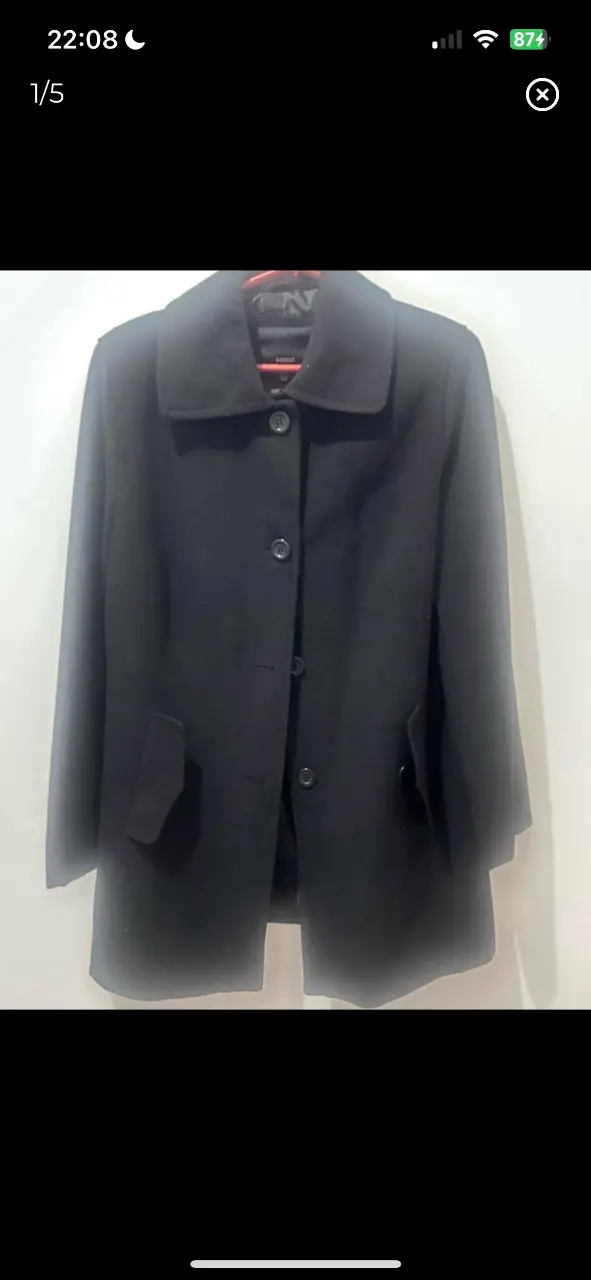 tapado negro s cocci talle m. usado en muy buen estado. tiene algunas bolitas por el uso y debería enviarse nuevamente a tintorería por haber pasado mucho tiempo guardado, por eso el precio. forro en perfecto estado axila a axila 52cm, largo 83cm, largo mangas 62cm, hombro a hombro 39cm 