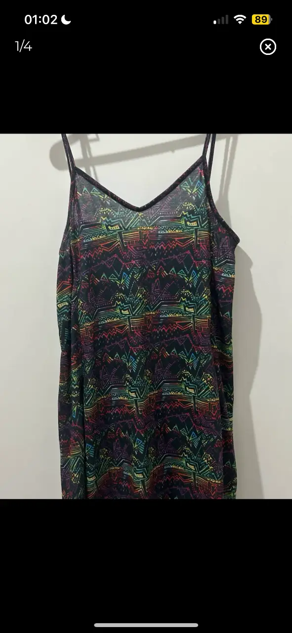 vestido negro estampado muaa talle xs usado en buen estado. tiene algunas pelotitas en la parte de abajo pero al ser un color oscuro no se nota. axila a axila 38cm, largo incluyendo breteles 76cm, se usa suelto 