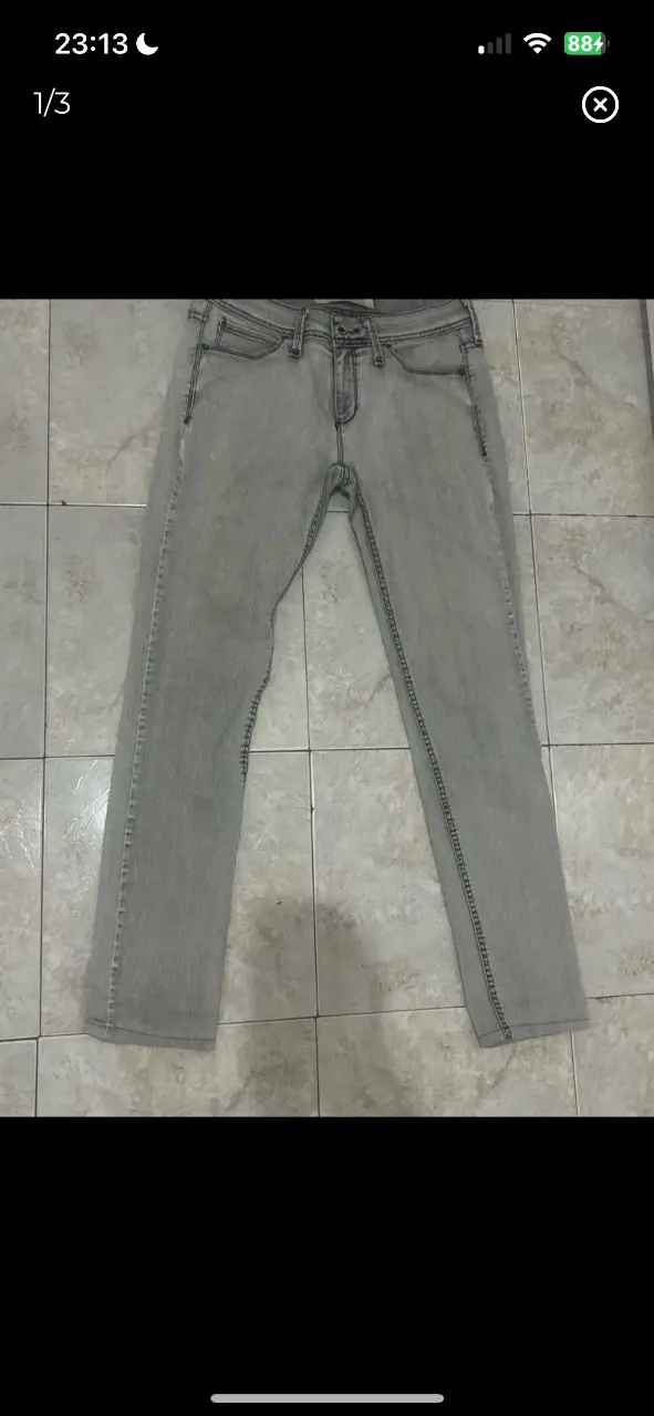 jean gris kosiuko chupin elastizado. tiro medio/bajo. marcado como talle 28 pero muy chico, va para 26. usado en buen estadocintura 38cm (tiene pinzas que se pueden descoser), cadera 44cm, largo 95cm, tiro delantero 21cm, tiro trasero 30cm. 