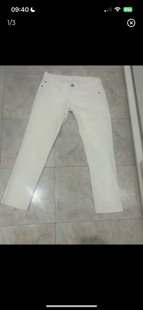pantalón chupin blanco elastizado tiro bajo. marcado como talle 28 pero chico, va para 26. usado en perfecto estado cintura 39cm, largo 87cm, tiro delantero 19cm, tiro trasero 29cm