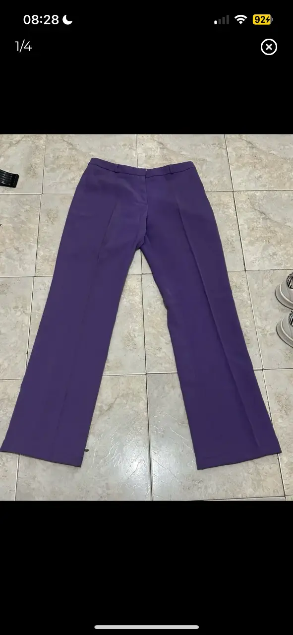 pantalón sastrero ayres marcado como talle xxs pero va para xs o s justo. perfecto estado, poco uso. el color es como en la segunda foto. cintura 34cm, largo 94cm, cadera 42cm, tiro delantero 22cm, tiro trasero 29cm. la tela no cede nada.