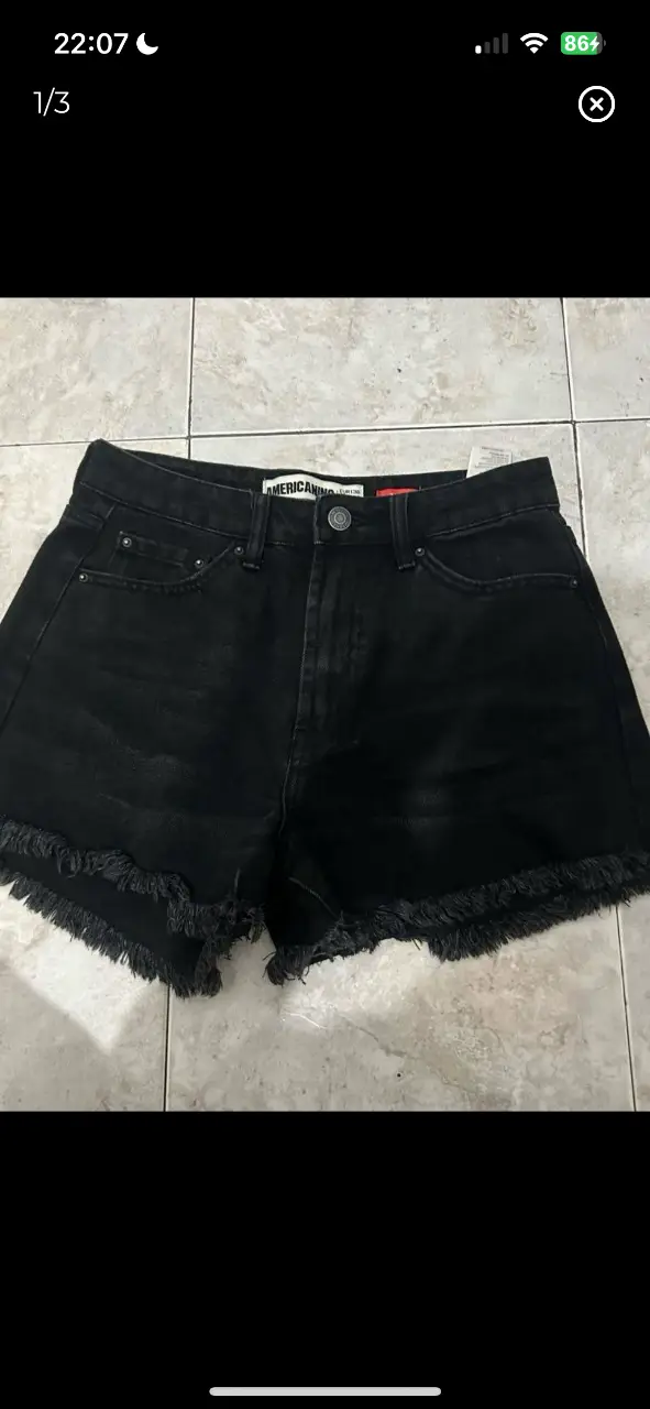 short de jean negro americanino marcado como talle 38 pero chico, va para 36 porque es rígido y no cede nada. perfecto estado, poco usocintura 36cm, largo 30cm, tiro delantero 28cm, tiro trasero 35cm, cadera 51cm