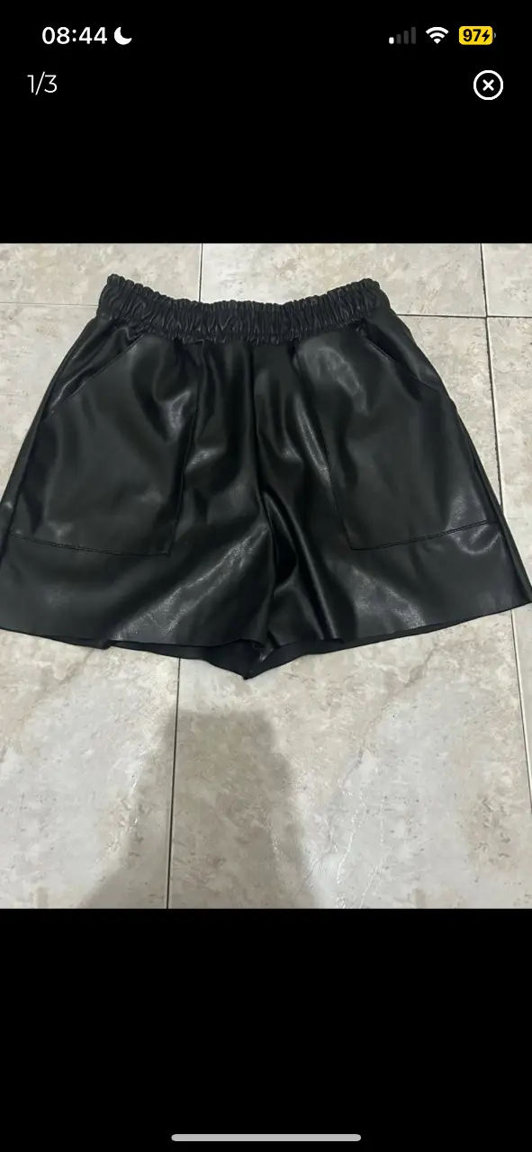short negro engomado tiro alto con bolsillos negro talle m. nuevocintura (sin estirar el elástico 32cm, largo 37cm, tiro delantero 31cm, tiro trasero 38cm, cadera 46cm. la tela no cede prácticamente nada 