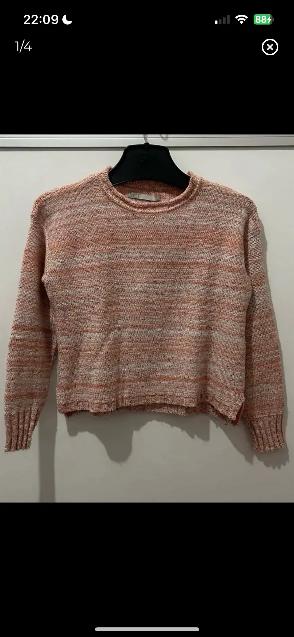 sweater rosa ver marcado como talle m pero va para s. usado en buen estado, tiene algunas bolitas propias del uso, por eso el precio. abrigado, no es para media estación. ancho y cortolargo 49cm, axila a axila 48cm, largo mangas49cm, hombro a hombro 47cm 