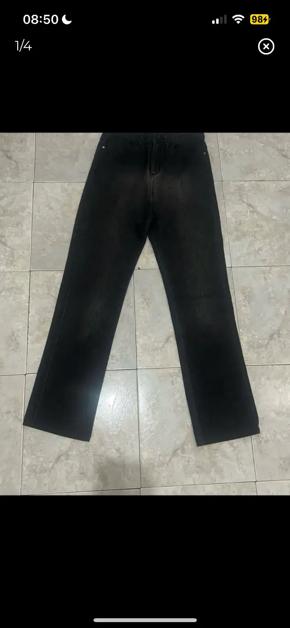 jean recto yagmour gris oscuro talle 26. tiro alto. elastizado. perfecto estado, poco uso. Único pequeño detalle en la pierna que se ve en la foto. cintura 35cm, largo 100cm, cadera 45cm, tiro delantero 29cm, tiro trasero 34cm