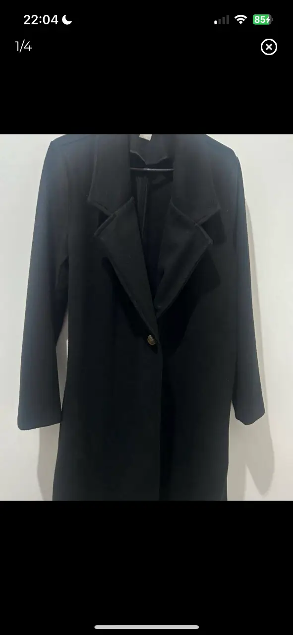 tapado negro de paño talle m. muy buen estado, poco uso. tiene algunas bolitas en las mangas propias del uso. no tiene forro largo 97cm, largo mangas 59cm, hombro a hombro 40cm, axila a axila 46cm 