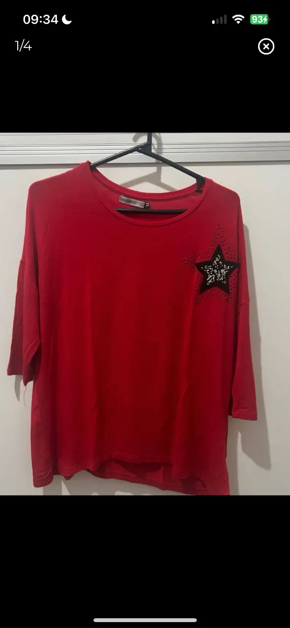 remera basement suelta talle m (puede ir para l si se usa más ajustada). usada en perfecto estado. mangas 3/4 y hombros caídosaxila a axila 56cm, hombro a hombro aprox 46cm, largo 60cm (es más larga atrás) 