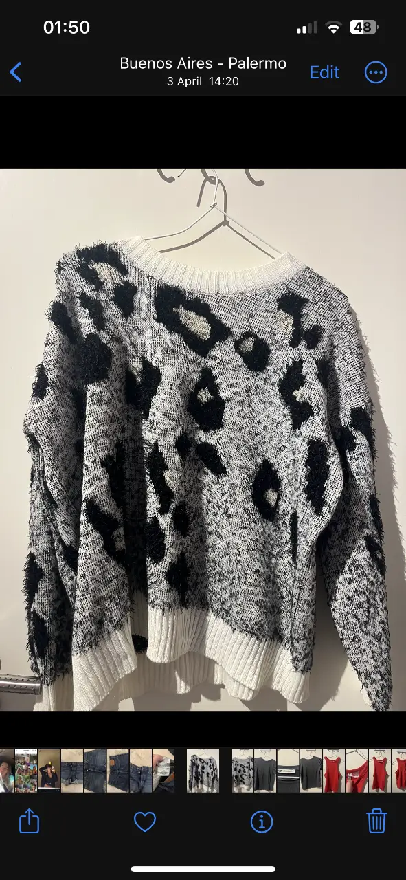 Sweater de mujer con estampado de leopardo en blanco y negro. Ideal para un look casual y canchero. Perfecto para el invierno argentino.