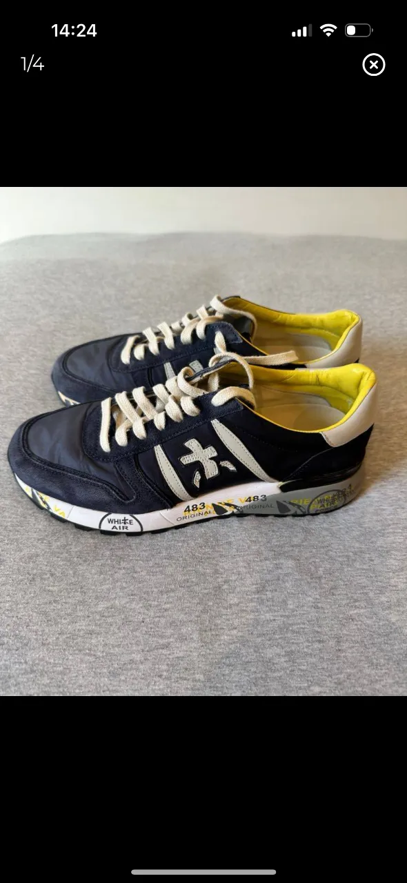 Zapatillas de hombre de la marca Premiata, de color azul con detalles en blanco y amarillo. Ideales para un look casual y deportivo.
