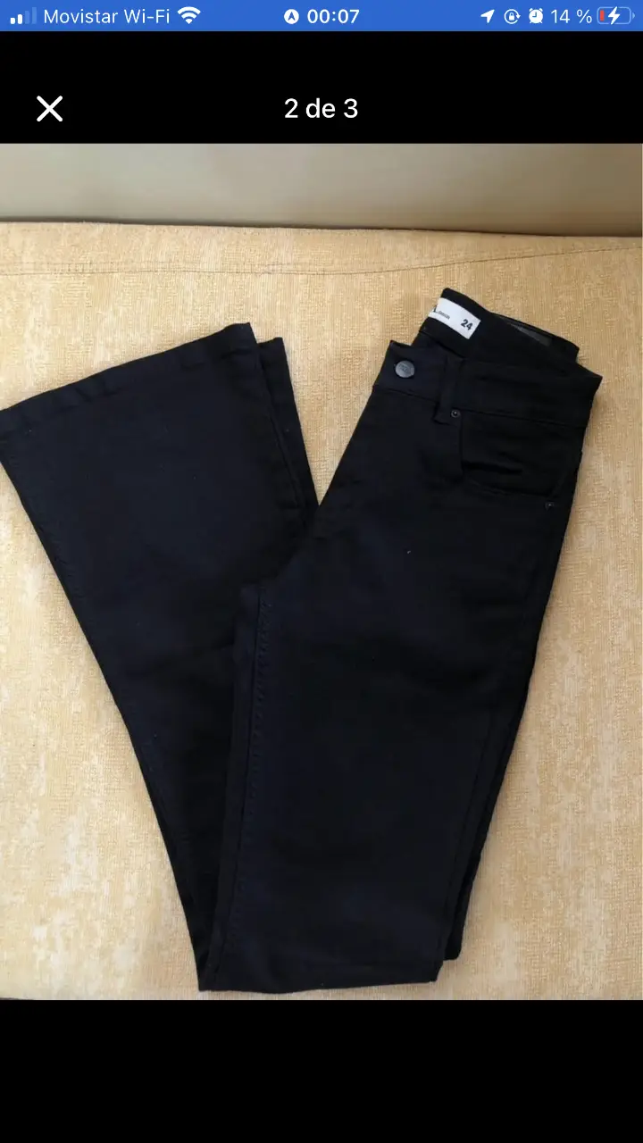 Jeans negro de corte oxford”Tipa Denim”, ideal para un look casual y versátil. Perfecto para combinar con diferentes estilos y ocasiones.