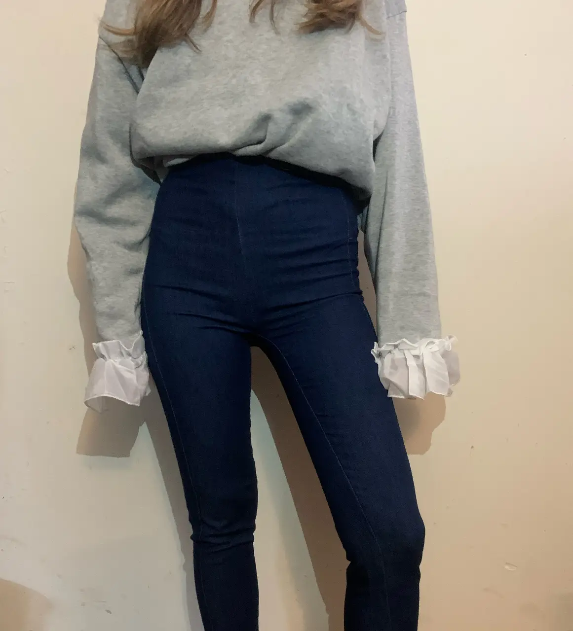 Jegging, tiro alto, color azul oscuro. Marca Akiabara. Confeccionado en 70% algodón, 28% poliéster y 2% elastano. Talle 0.