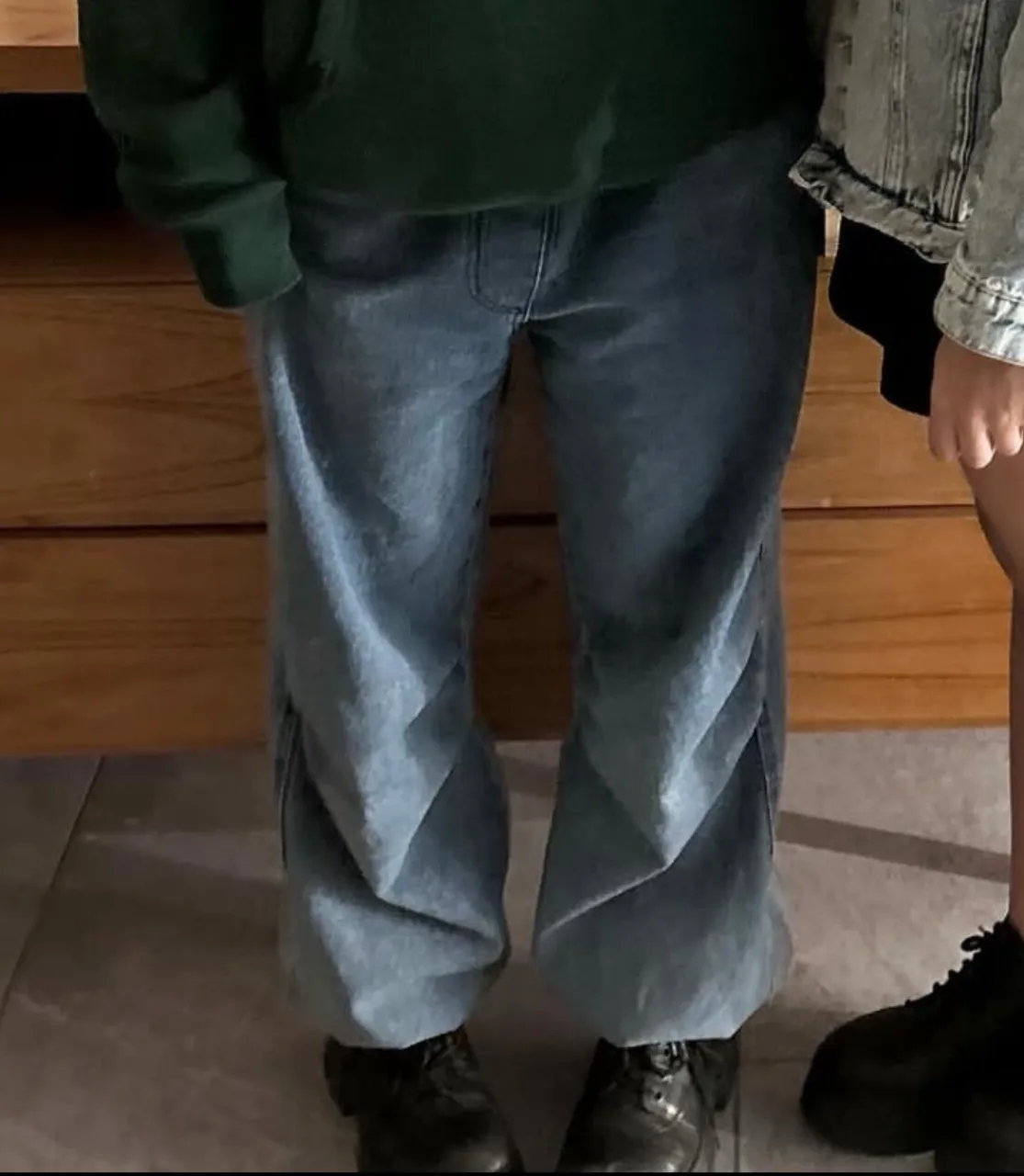 ¡Jeans oversize súper cómodos y cancheros! Tienen un corte ancho y moderno, perfectos para un look relajado y a la moda. Ideales para el día a día. talle s/m