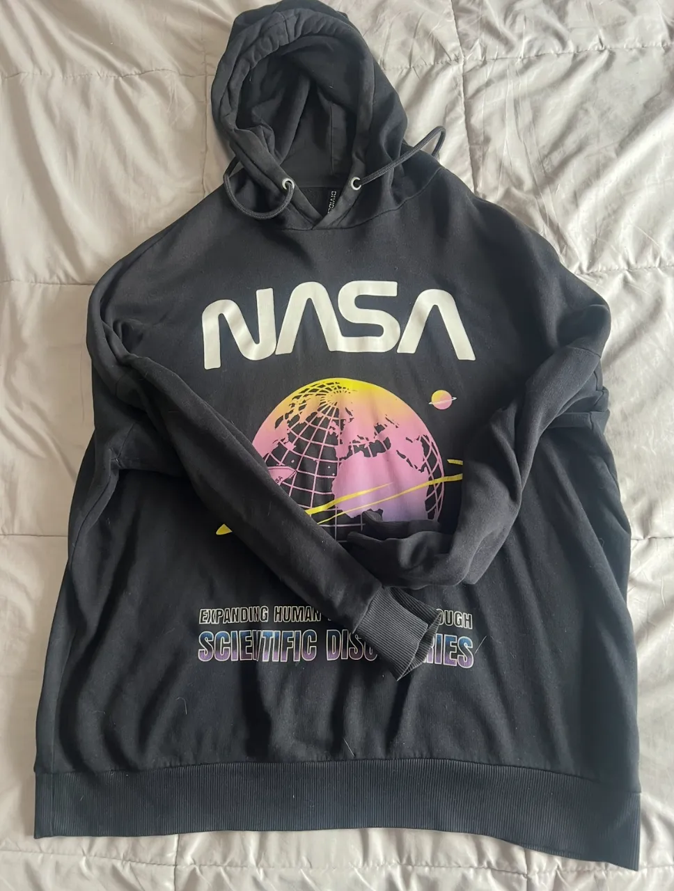 Buzo negro con capucha y estampa de NASA. hym talle m!