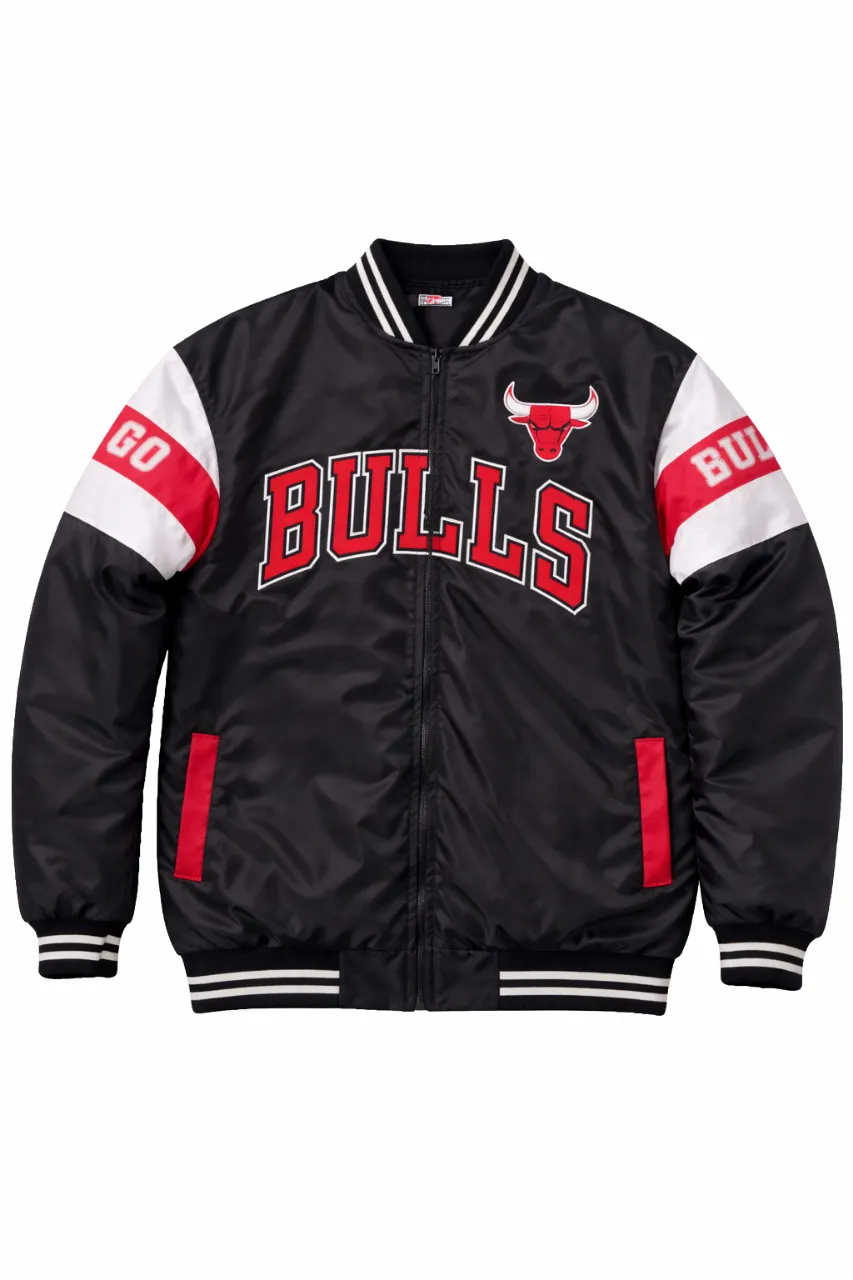 Campera bomber negra con detalles en rojo y blanco, inspirada en los Chicago Bulls. Ideal para un look urbano y deportivo.
En perfecto estado, solo dos usos