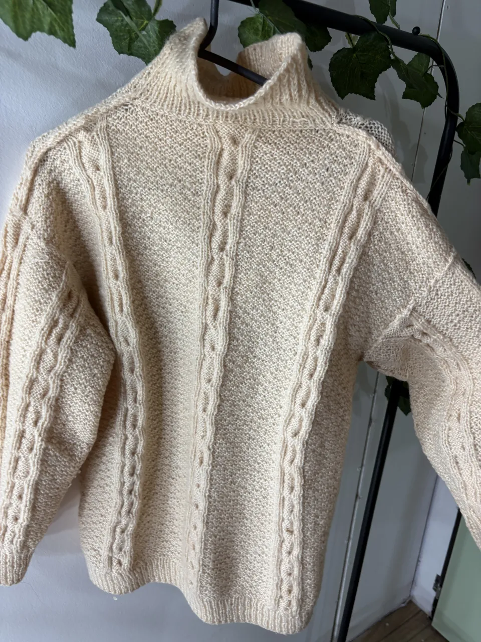 Polera A ≠ - Vista 2