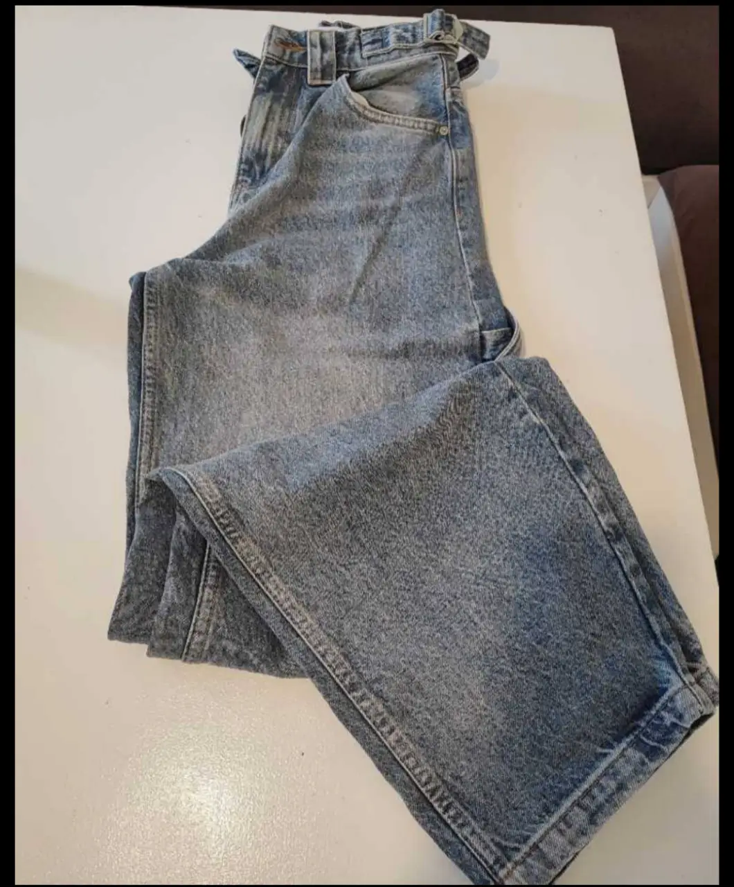 Jeans de mujer Bershka, tiro alto, corte holgado, estilo vintage. Talle 32, con cierre y bolsillos.