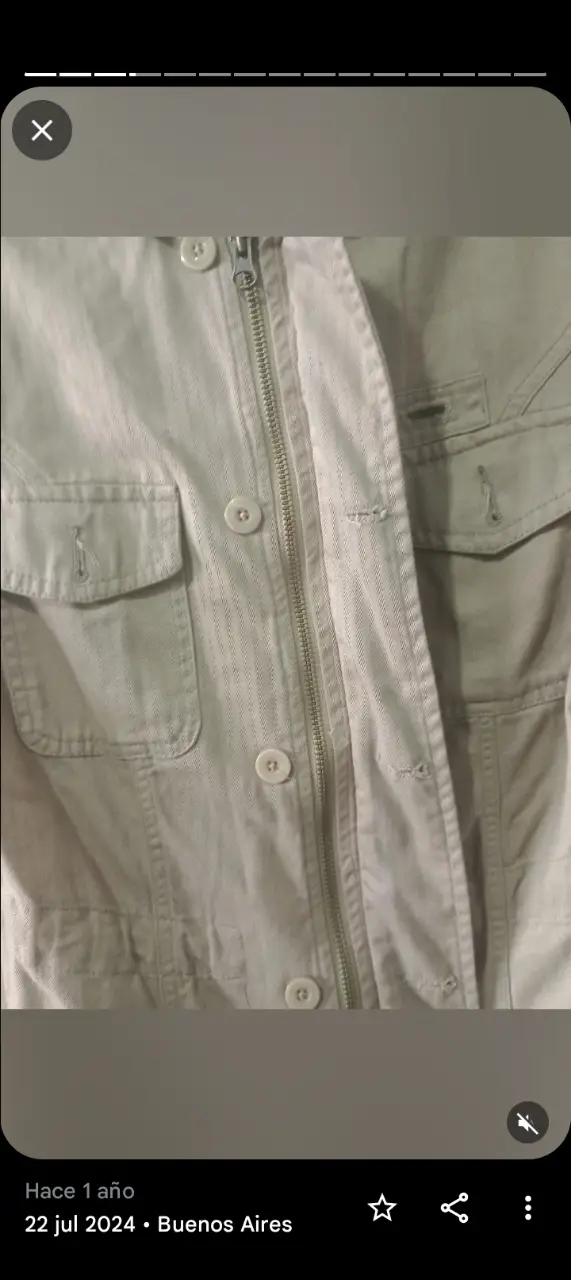 Chaqueta cazadora Wanama en color crudo, con cierre y bolsillos. cordón para entallar, Ideal para un look casual y cómodo.