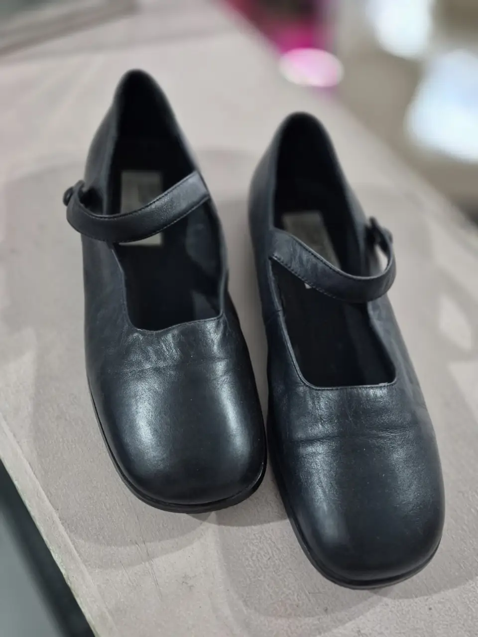 Zapatos de mujer tipo Mary Jane, color negro, de la marca Esprit. cuero genuino