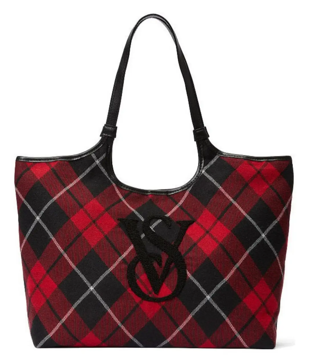 Bolso tote de Victoria's Secret con estampado a cuadros rojo y negro. Cuenta con asas negras y el logo de la marca bordado en negro.