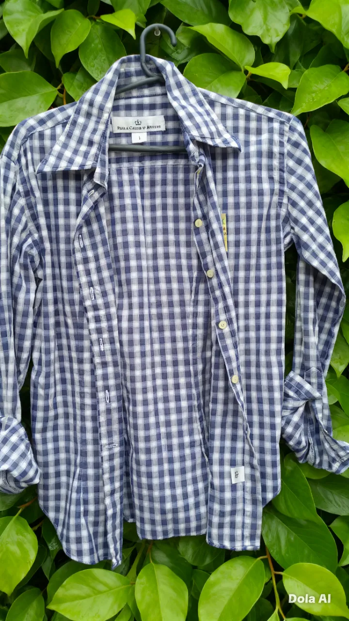 Camisa a cuadros de manga larga, ideal para un look casual y cómodo. Perfecta para el día a día o para una salida informal.