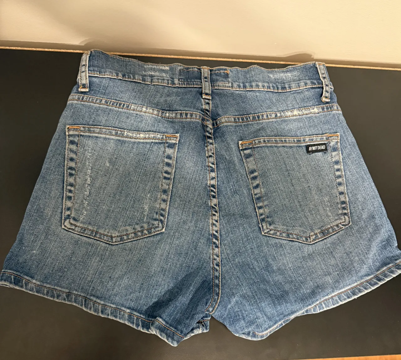 Short Ay Not Dead - Vista 2