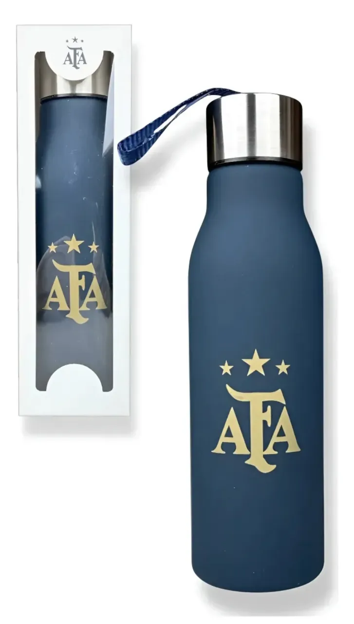Botella térmica AFA oficial, ideal para llevar tus bebidas frías o calientes a todos lados. Diseño moderno y resistente, con el escudo de la AFA estampado. Perfecta para los fanáticos del fútbol y para el día a día.