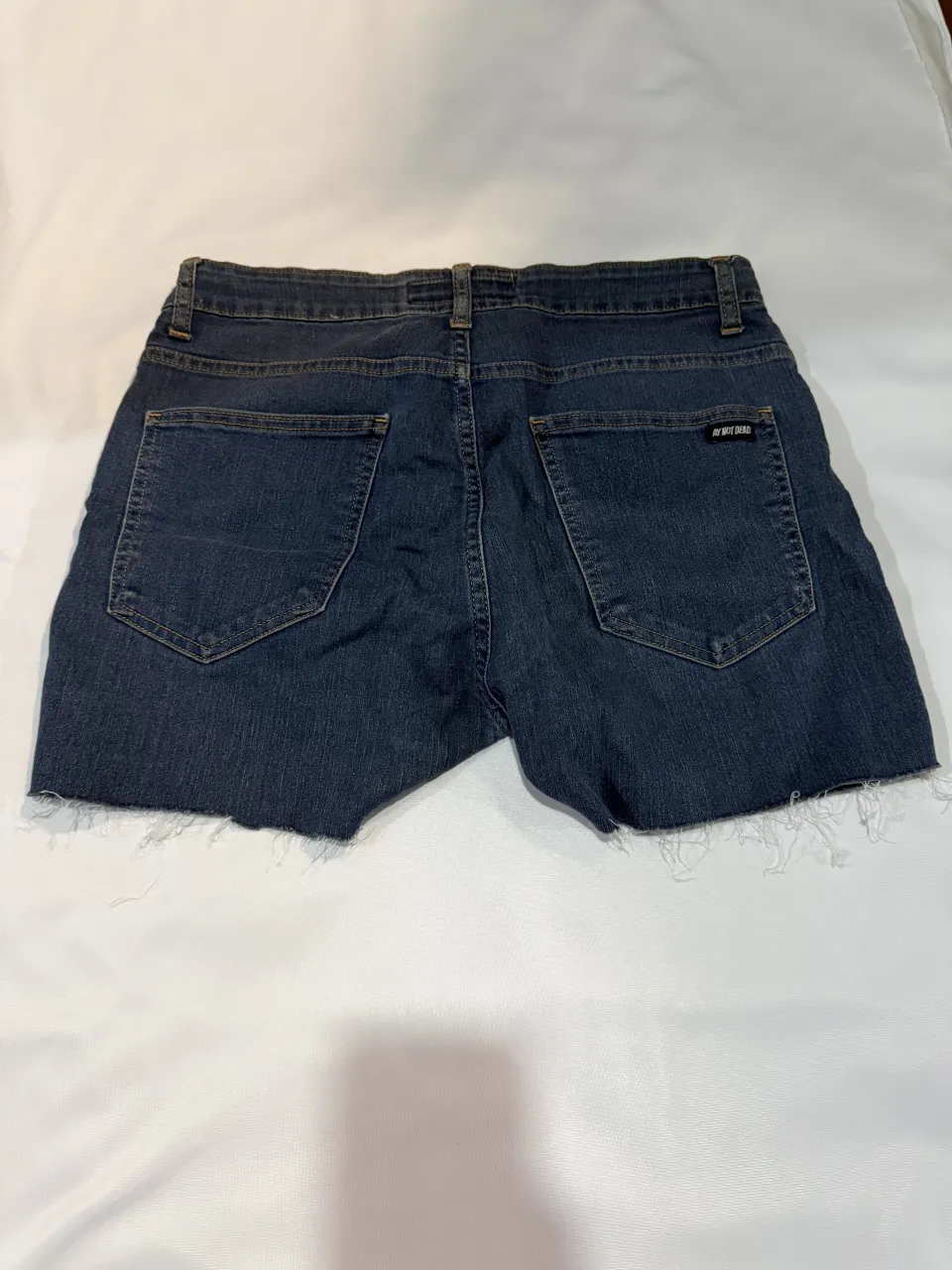 Short Ay Not Dead - Vista 2